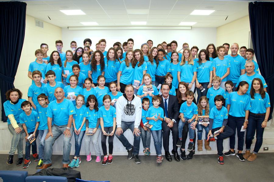 Presentación del Equipo de Atletismo del Colegio Base -  Foto grupal.