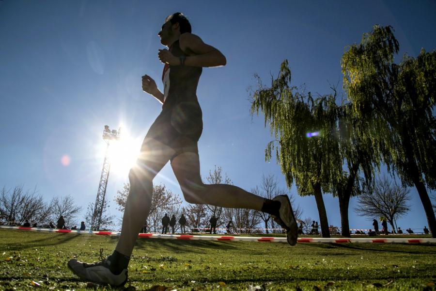Cross de la Constitución 2017 - Imagen de un atleta en un momento de la carrera.