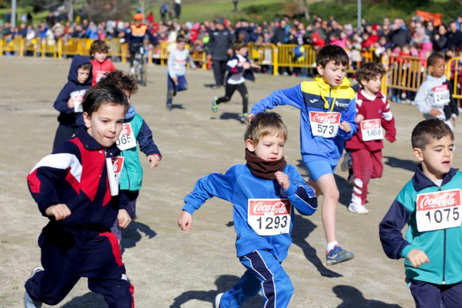 Cross Escolar 2017 - Imagen de los niños corriendo que participan en el cross escolar.