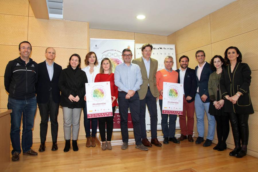 Alcalde Rafael Sánchez, concejales y participantes en la Presentación Campeonato de España de Duatlón - 2020