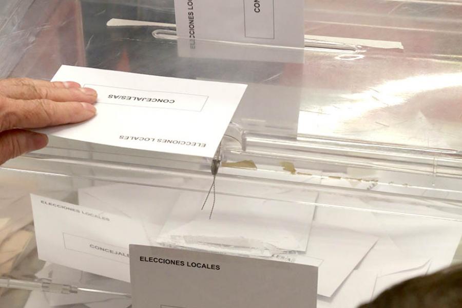 Ciudadano ejerciendo su derecho al voto - 2019