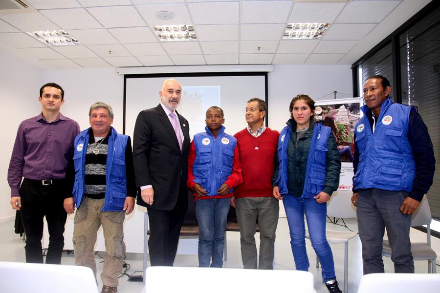 Encuentro Red Entornos Protectores - Equipo del proyecto y las autoridades.