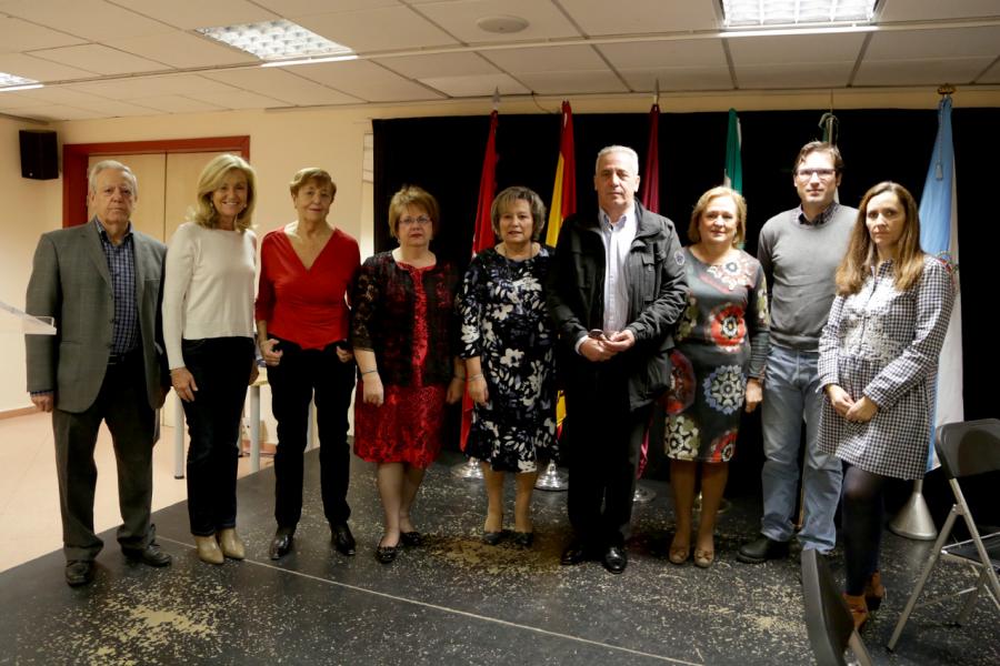 Entrega de Premios XVI Certamen de Poesía de las Casas Regionales - Posado de las autoridades con los organizadores.