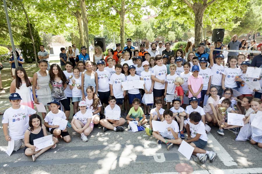 Entrega Premios XXIIº Concurso Escolar de Dibujo y Eslogan sobre Educaión y Seguridad Vial - Imagen de los niños asistentes al acto.