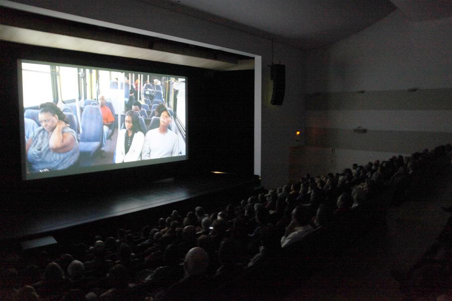 Estreno de la Película "La Vida y Nada Más" - Panorámica de la proyección.