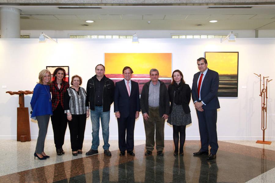 Representantes del consistorio y participantes de la exposición. 