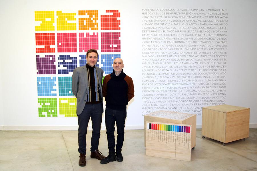  Juan Carlos Bracho (artista)y Oscar Alonso Molina (comisario) frente a una de sus obras. -2019