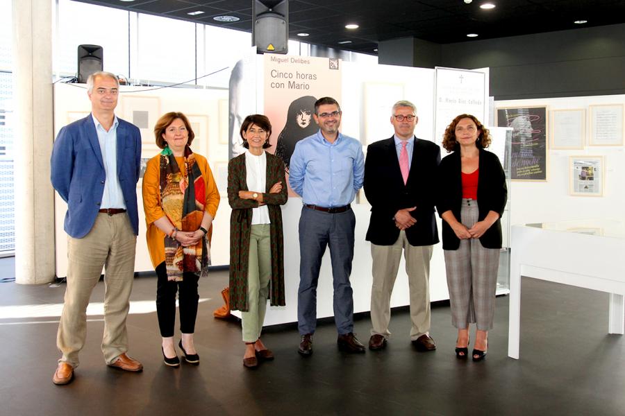 Alcalde Sanchez Acera, Concejales Rosario Tamayo, Ana Soto Inauguración Exposición Cinco Horas con Mario - 2019