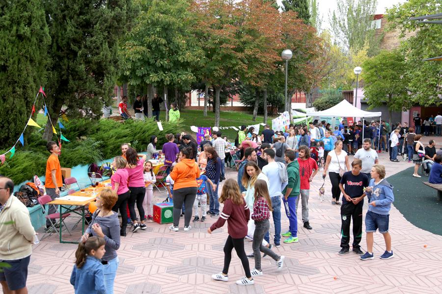 Feria Asociativa Juvenil - Imagen del público asistente.