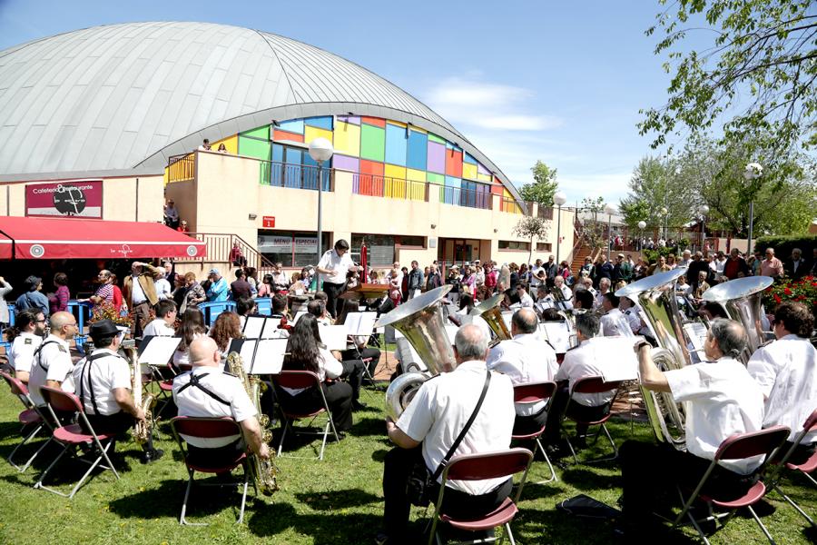 Día de la Comunidad de Madrid 2017 - Imagen de la banda de música y su director dirigiéndola.
