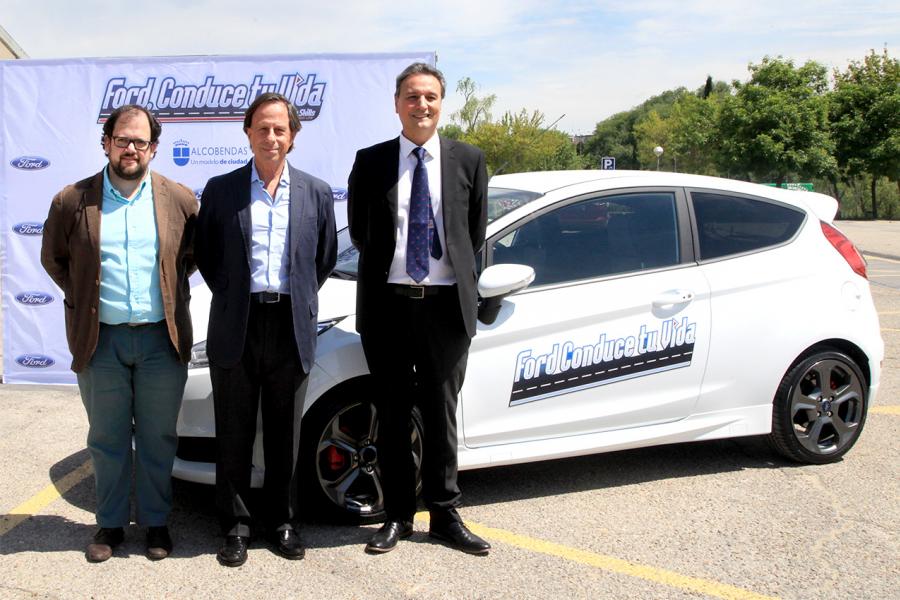 Cursos Ford Conduce tu Vida - Posado de las autoridades
