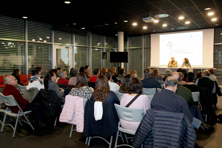 Evento visto desde detrás del público