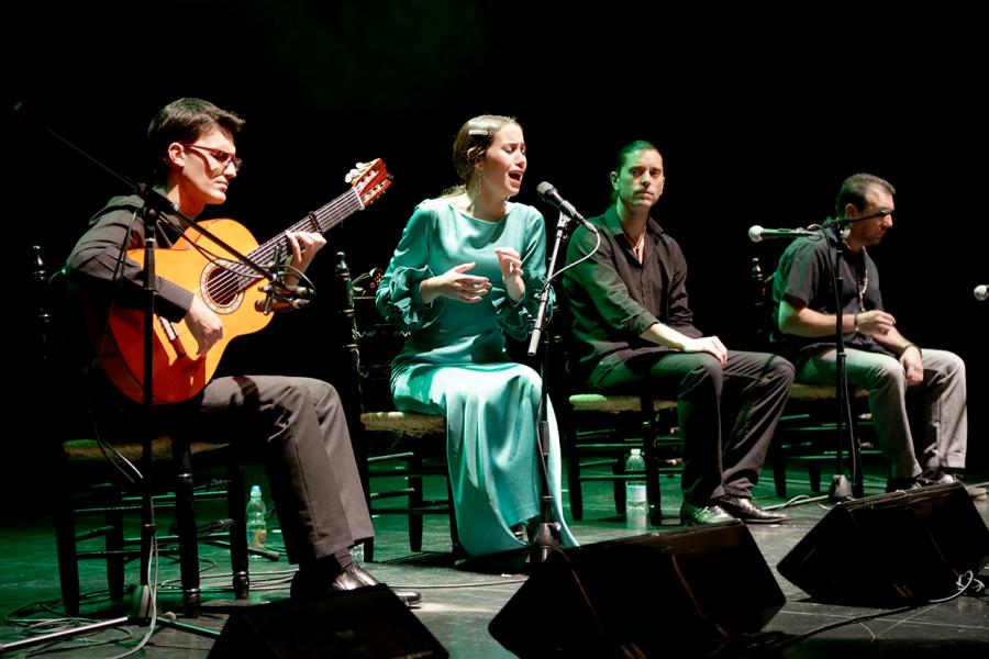 Gala Flamenca en el Auditorio Paco de Lucía - Actuación cantantes flamenco.