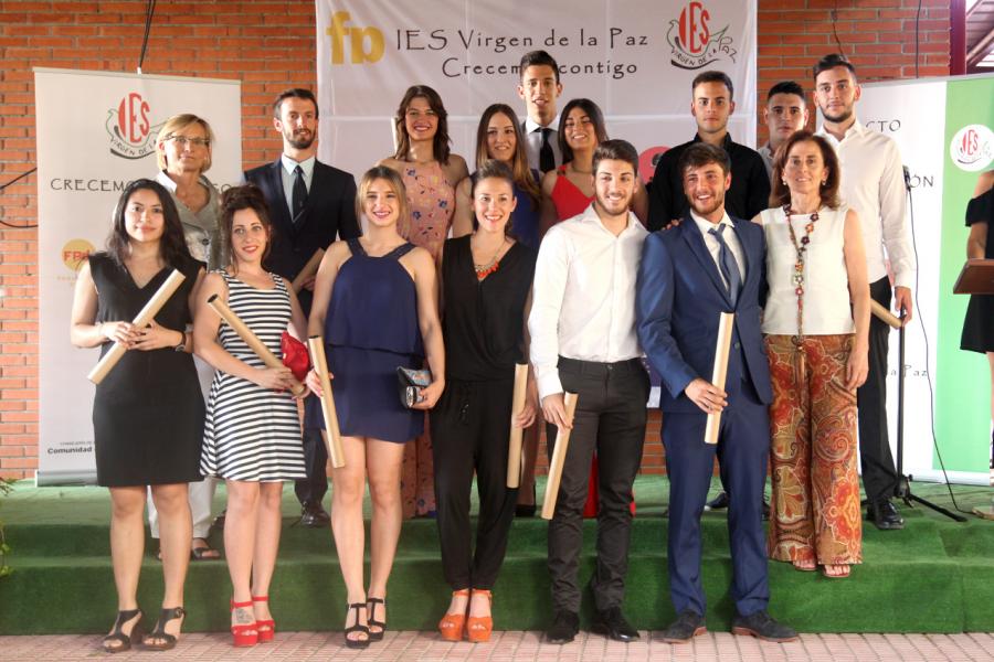 Graduación Curso 2015-16 IES Virgen de la Paz -  Grupo de graduados.
