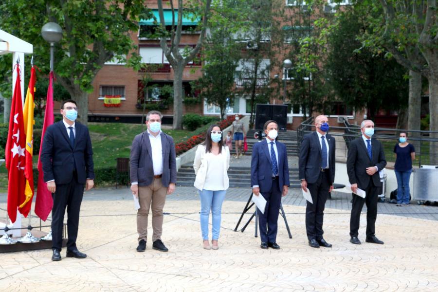 Autoridades, Miguel Angel Arranz, Angel Sanchez, Cristina Martínez, Ignacio Vinuesa, Ramon Cubian y Fernando Montenegro. Homenaje a Miguel Ángel Blanco en Parque Víctimas del Terrorismo -2020