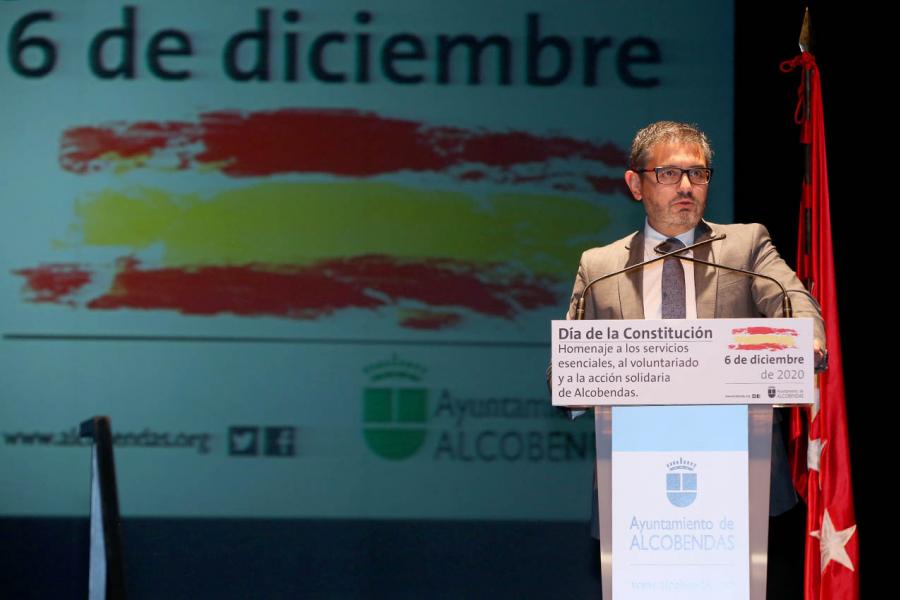 Homenaje a Servicios Esenciales y Voluntarios - Imagen del alcalde Rafael Sánchez Acera en un momento de su discurso.