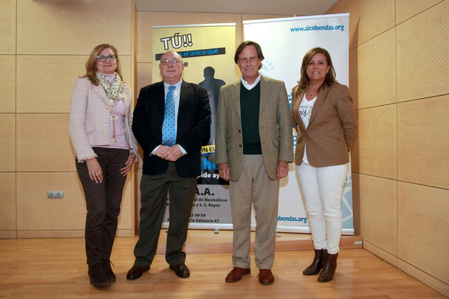 Inauguración de las Jornadas sobre Alcoholismo -  Las autoridades con el presidente de la asociación. 