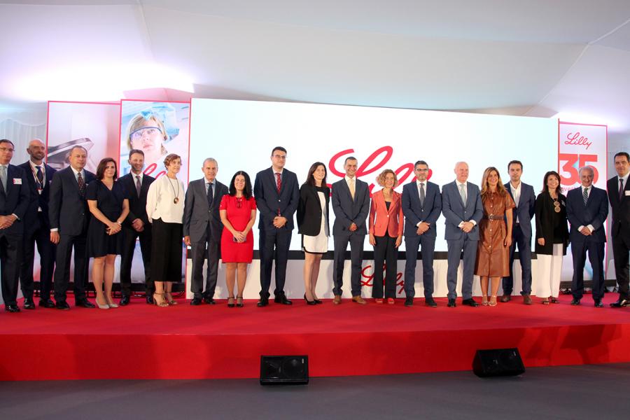  Alcalde Rafael Sánchez, Director de Lilli España Nabil Daoud, concejales y autoridades. Homenaje a los premiados durante Gala 35º Aniversario de las Actividades de Investigación de Lilly 