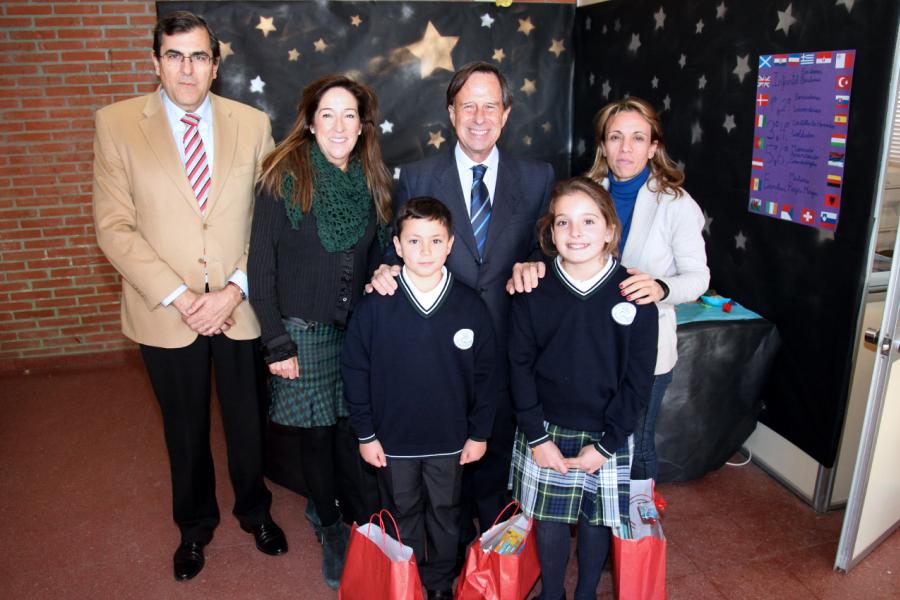 Delegación Municipal posa con galardonados