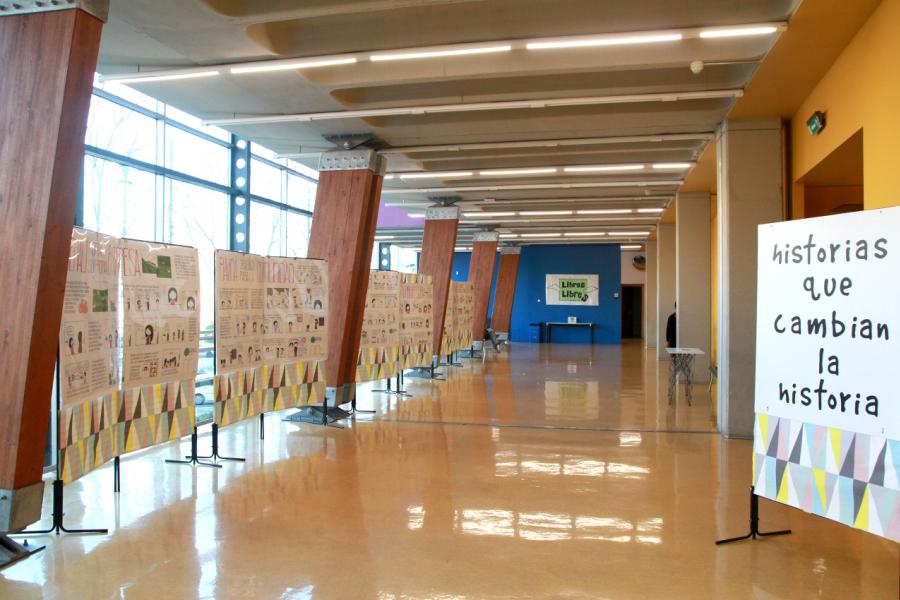 Expo y Charla Historias que Cambian la Historia de la Fundación Mary Ward - Exterior de la sala.