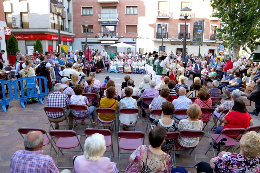 Vista general del festivo de Semana Cultural de la Casa de Murcia - 2109