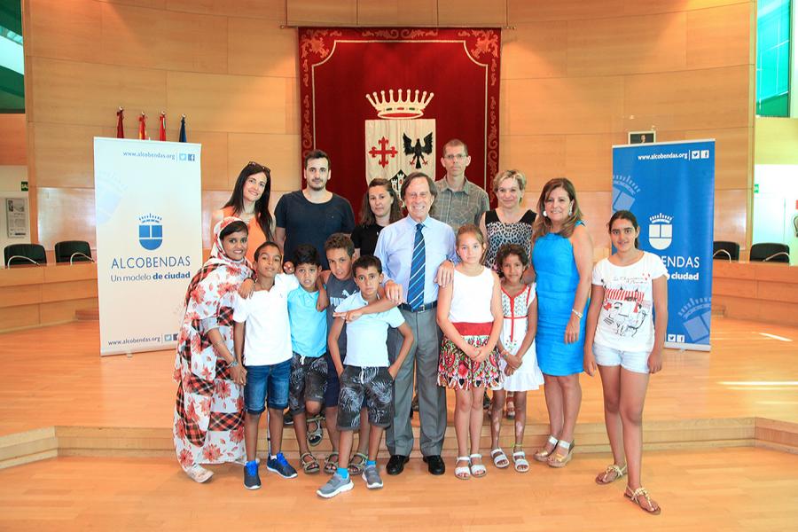 Recepción de Niños Saharauis -   Los niños con las autoridades.