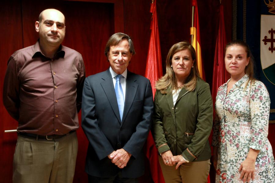 Representantes de cada una de las partes en la firma del acuerdo