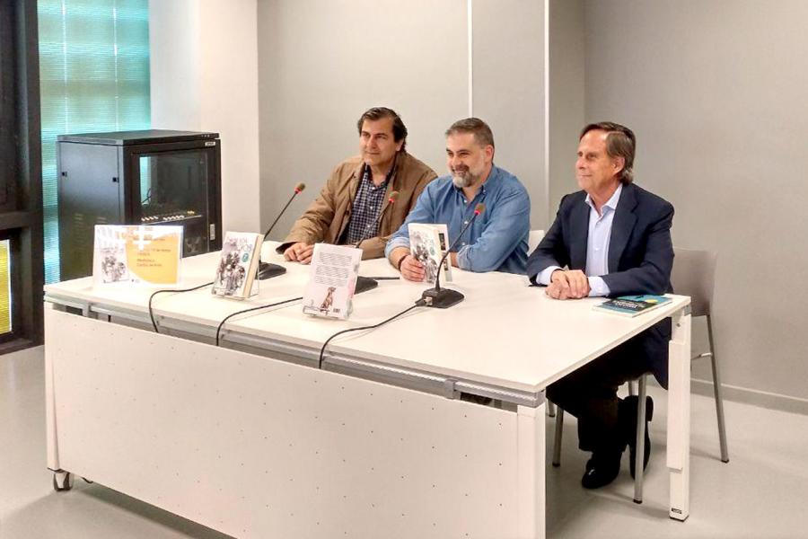  Alcalde Ignacio de Vinuesa, Nacho López Llandres (escritor) y concejal Fernando Martínez Rodríguez en la presentación del libro. 