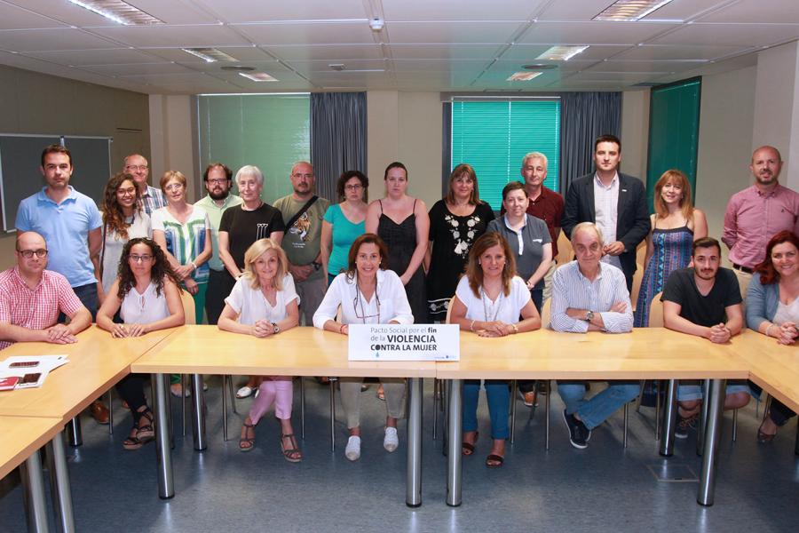 Reunión del Consejo Social de la Ciudad - Pacto Social por el Fin Violencia de Género - Imagen de grupo.