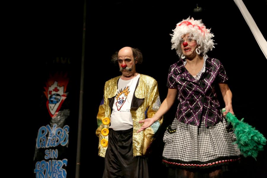 Gala Benéfica Payasos sin Fronteras en La Esfera - Imagen de una actuación de circo durante la gala.