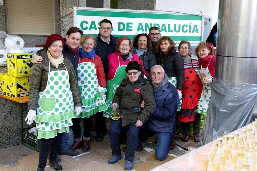 Participantes en Pescaíto Andaluz en la Plaza del Pueblo 