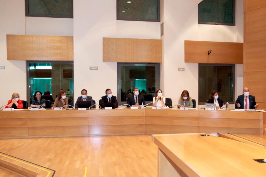 Bancada derecha durante el pleno