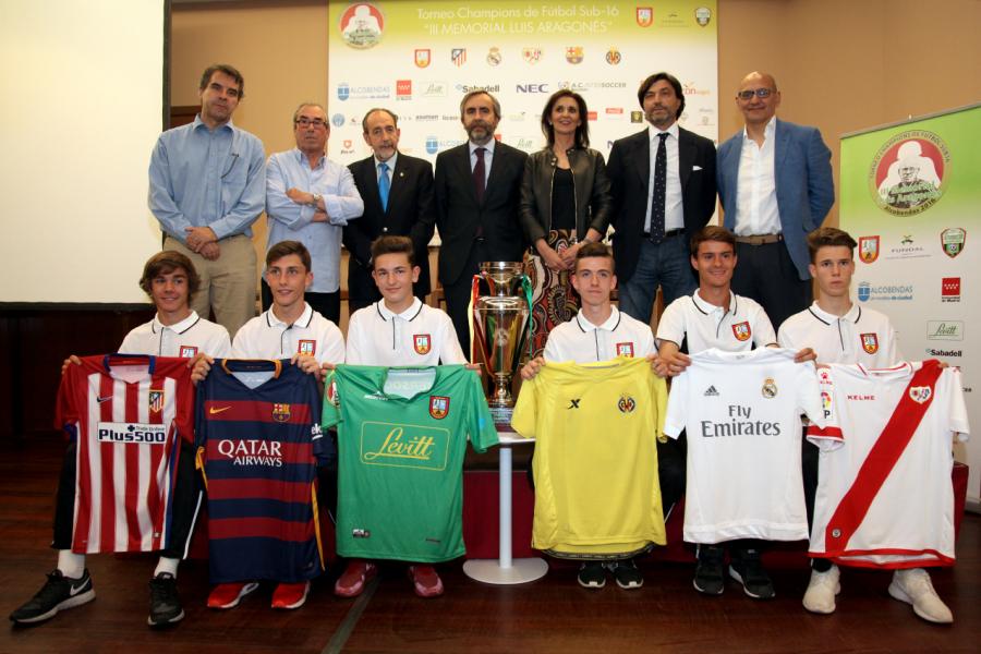 Presentación del IIIer Memorial Luis Aragonés -   Presentación de los  asistentes.