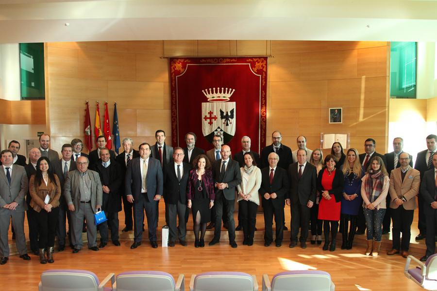 Recepción de la Delegación de la Comunidad Intermunicipal de Coimbra (Portugal) - Imagen de autoridades participantes y asistentes al acto.