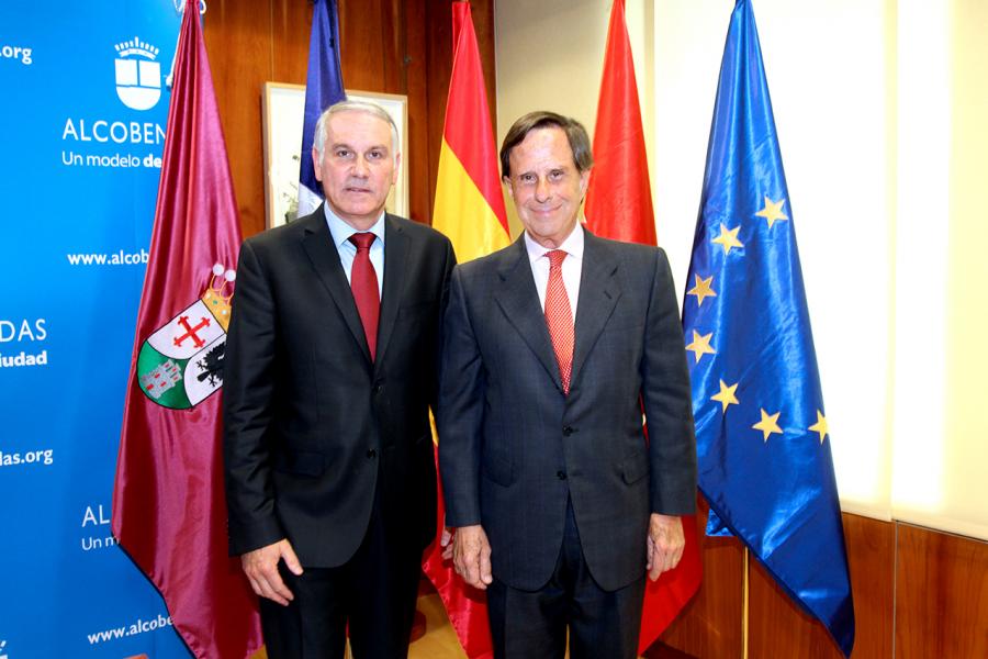 Recepción al Alcalde de Epinay-Sur-Seine - Posado de los dos alcaldes.
