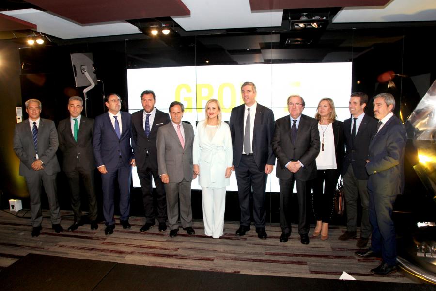 Inauguración Nueva Sede Groupe Renault en Alcobendas - Imagen posado en grupo de las autoridades asistentes al acto.