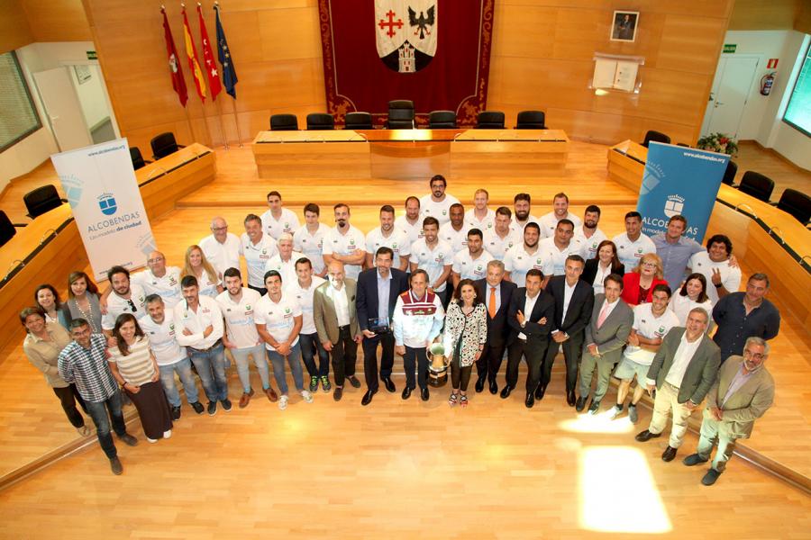 Recepción del Equipo de Rugby Campeón de la Copa del Rey - Imagen cenital de todos los protagonistas de la recepción en el ayuntamiento de Alcobendas.