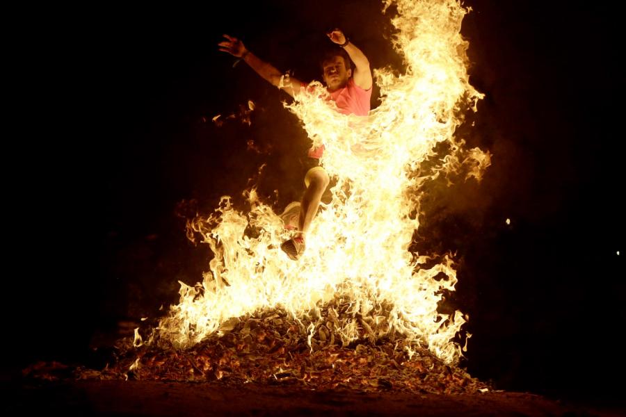 Noche de San Juan 2017 -  Primer plano de la hoguera.