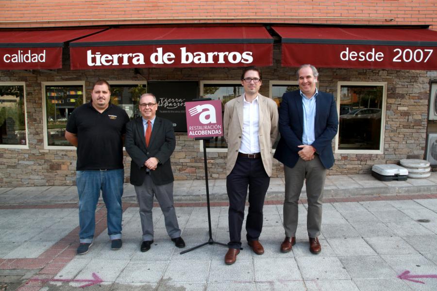 Autoridades en la presentación