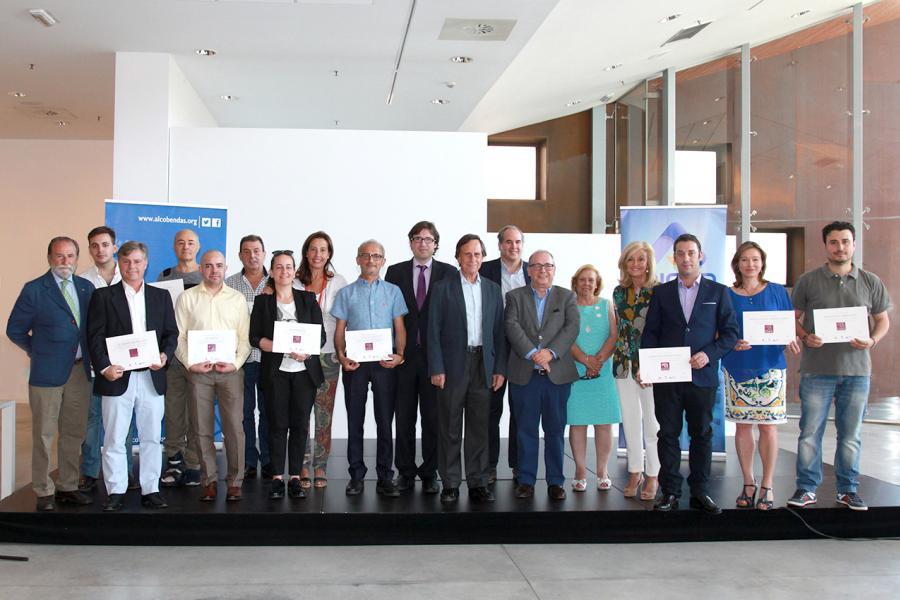 Representantes del consistorio y galardonados. 