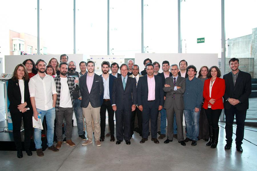 Demoday 4ª Edición StartUp Alcobendas -  Posado de los asistentes y las autoridades.