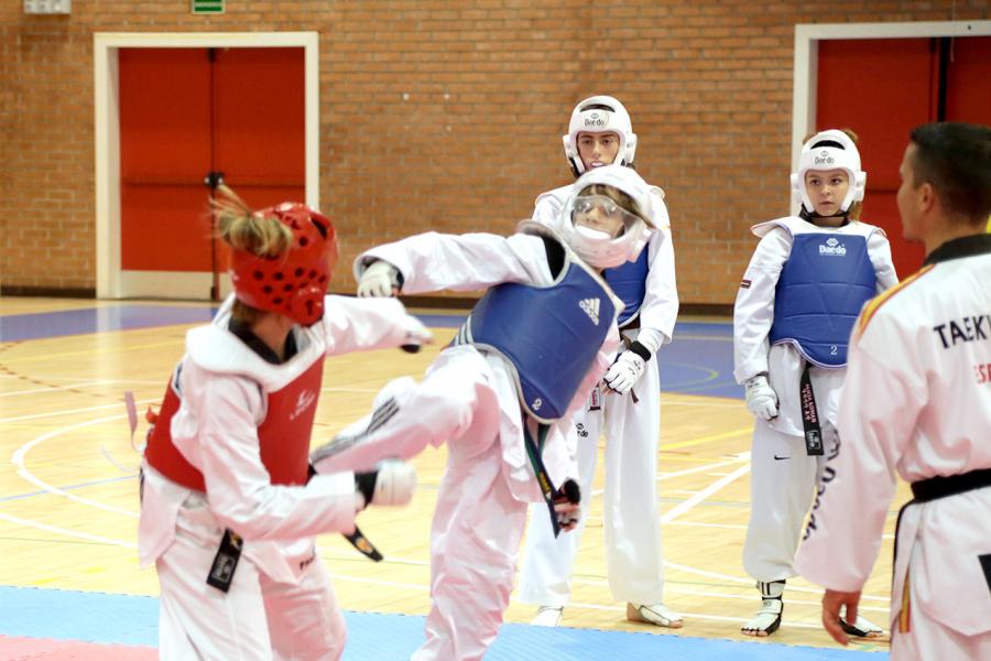 Participantes durante un combate