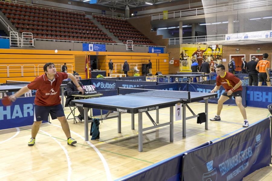 Torneo Nacional de Tenis de Mesa 2017 - Imagen jugadores en un partido de tenis de mesa.