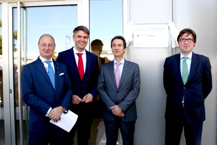 Inauguración Nueva Sede de Vaillant Group - Posado empresarial y municipal.