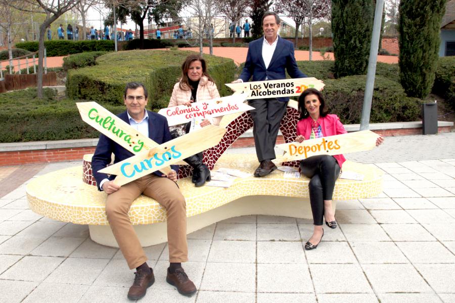Presentación de los Veranos de Alcobendas 2017 - Las autoridades anunciando la campaña.