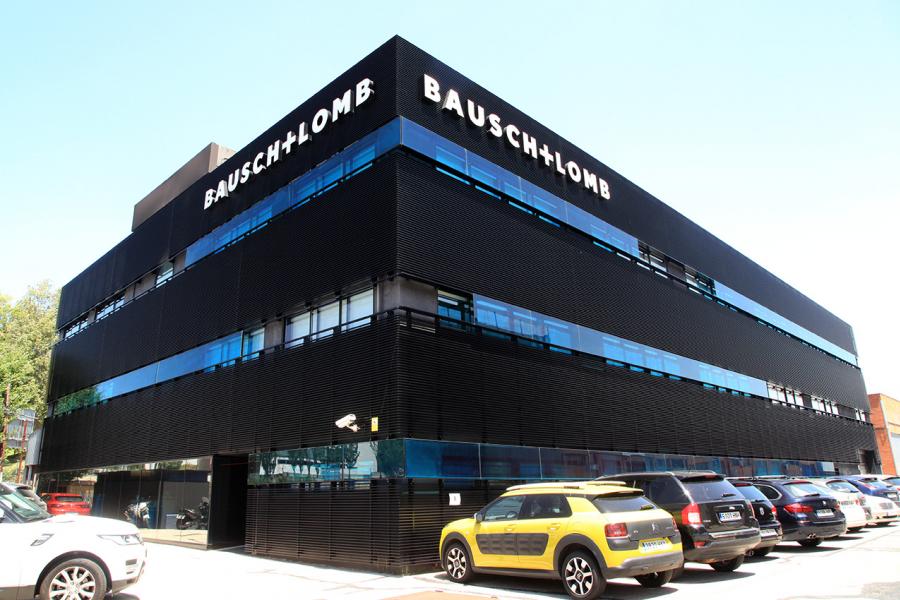 Visita a Bausch + Lomb - Vista del exterior de la empresa.