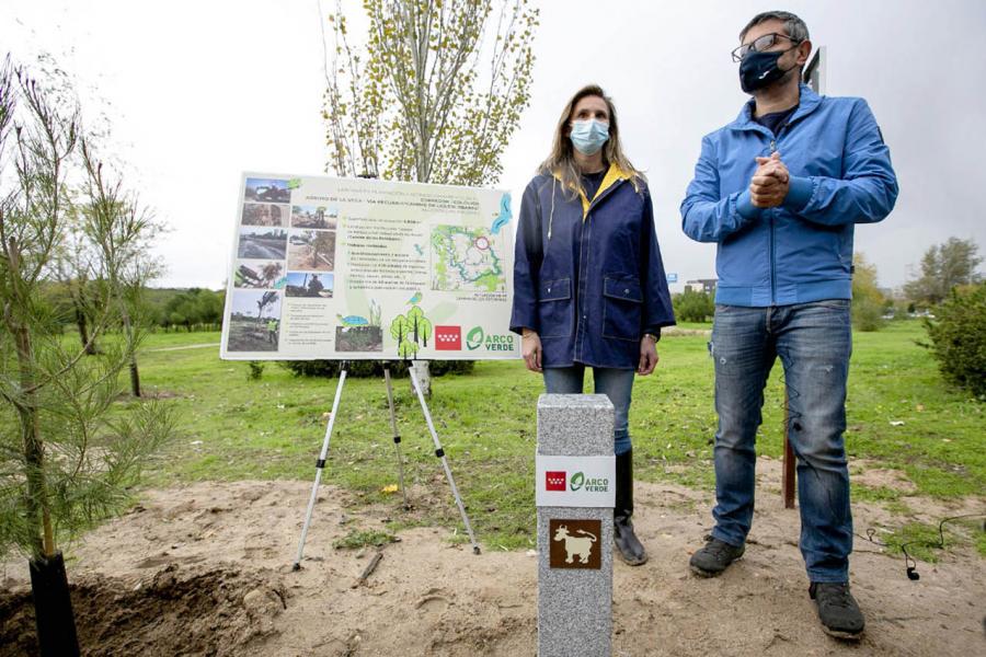  Alcalde Rafael Sanchez, consejera de Medio Ambiente Paloma Martin. Visita al Arco Verde de la Consejera de Medio Ambiente de la CAM - 2020