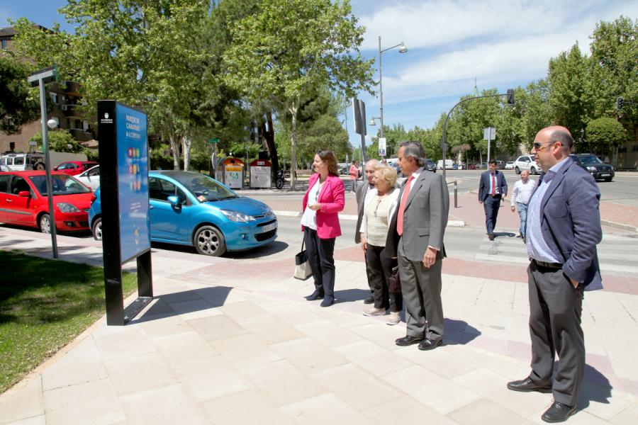 Alcalde Ignacio de Vinuesa y autoridades visitando las instalaciones del Parque de Canarias. 