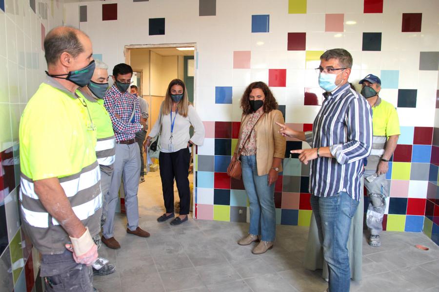 Visita a las Obras de Colegios - Imagen de la visita a las obras de mejora y acondicionamiento de los Colegios CEIP Plaza de Castilla y CEIP Miraflores.