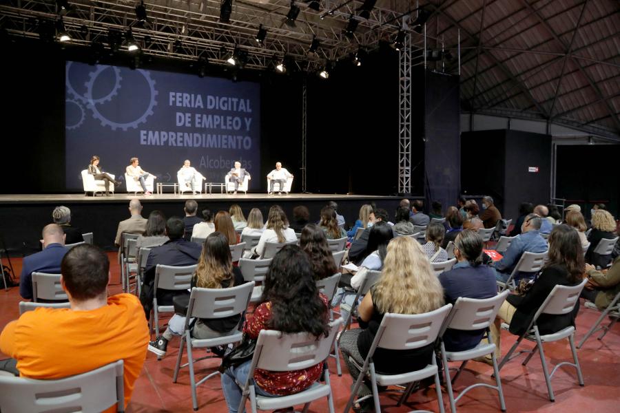 Inauguración de la Feria Digital de Empleo y Emprendimiento - Imagen panorámica del Centro Municipal La Esfera donde se celebra la feria.